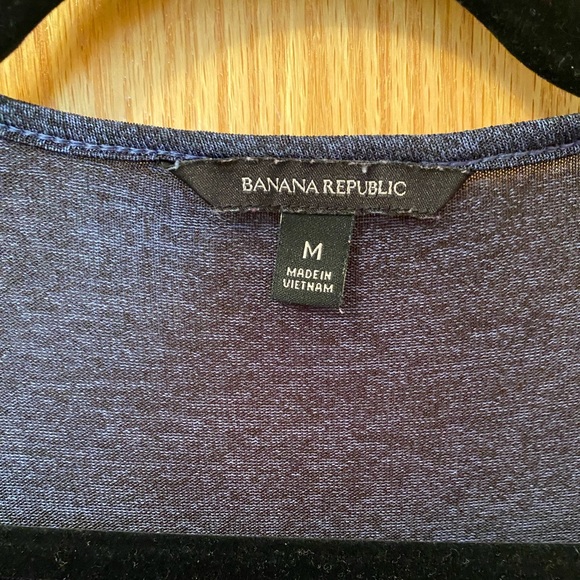 Banana republic medium navy drapey top - Picture 3 of 4